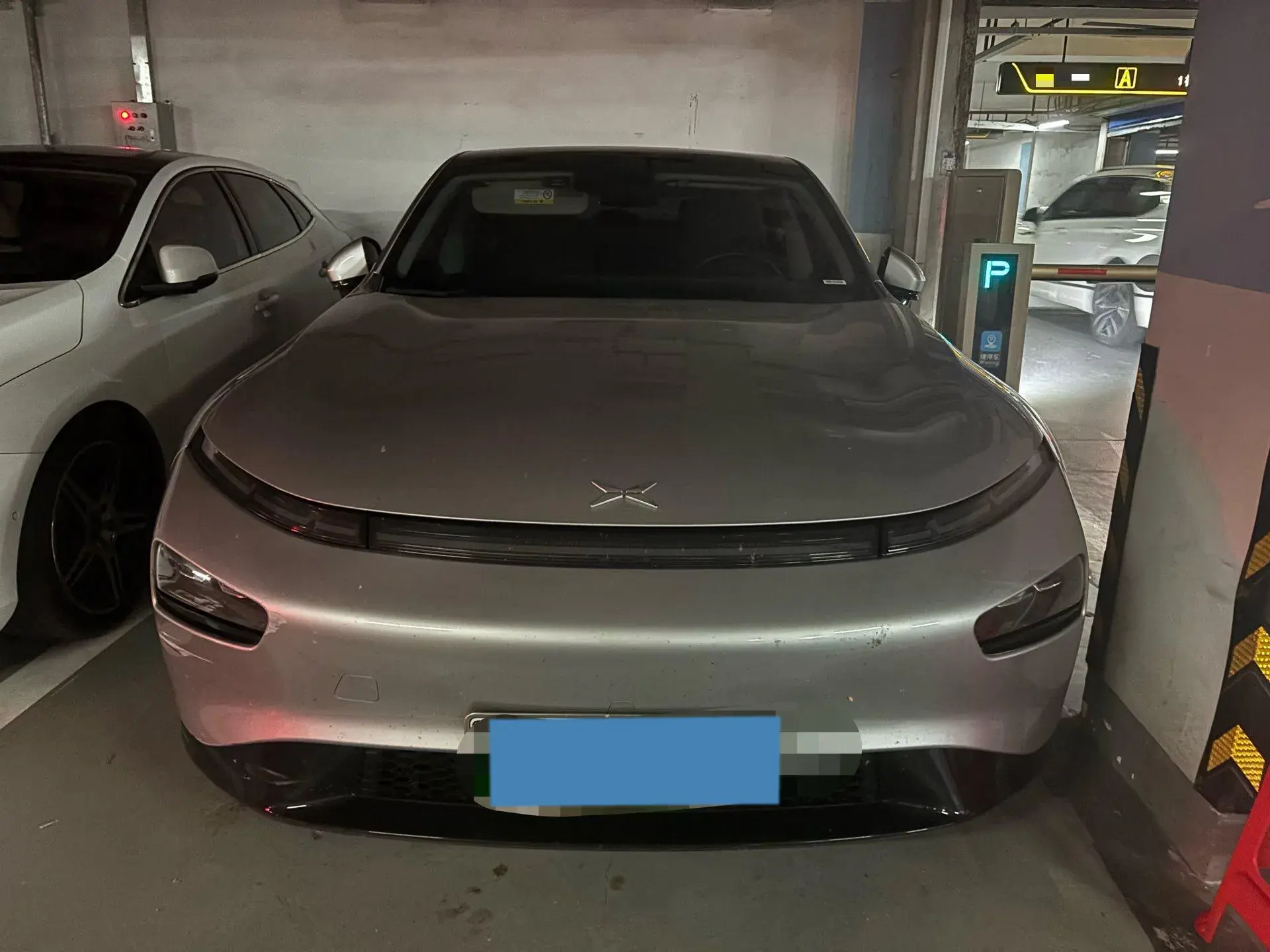 2022 XPENG P7 thumbnail 2