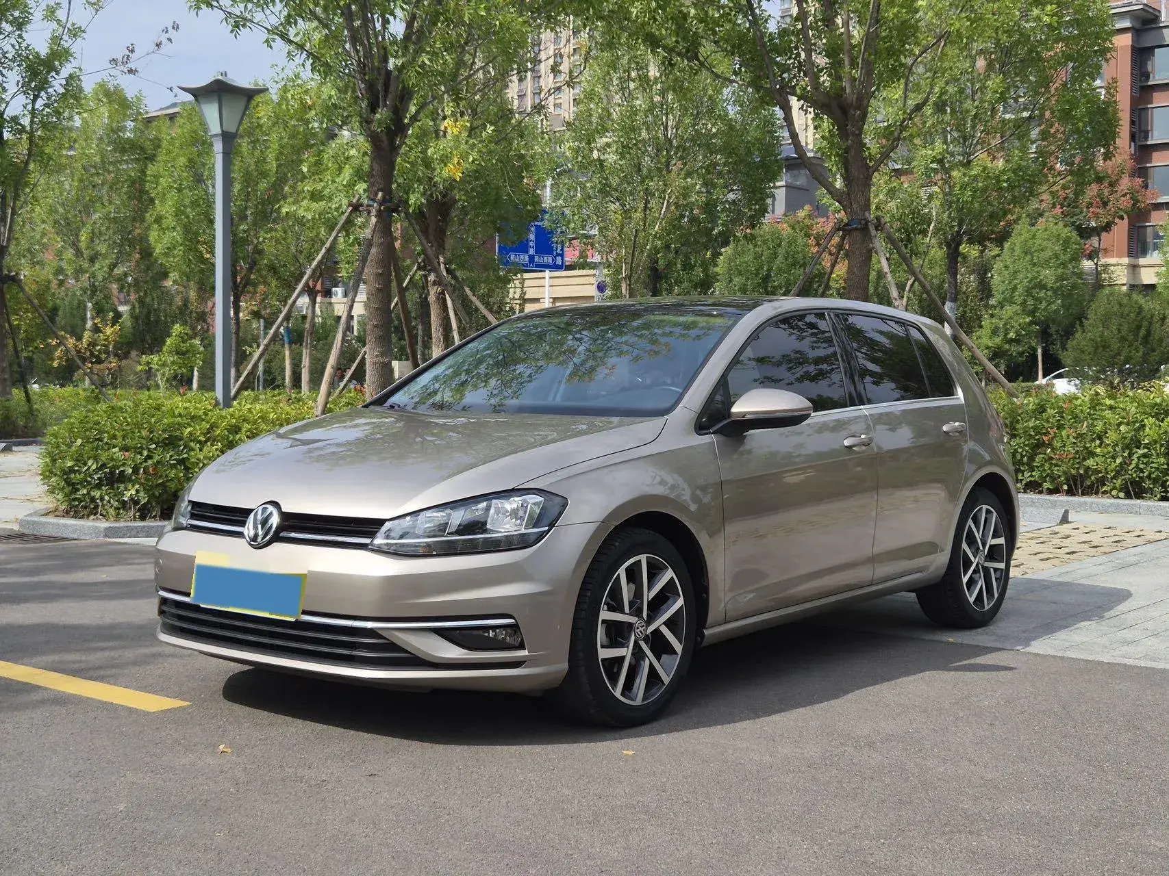 2020 VOLKSWAGEN GOLF view 1