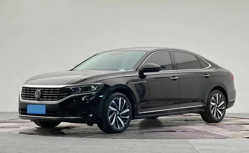 2023 Volkswagen Passat 2.0T 220HP L4 7DCT