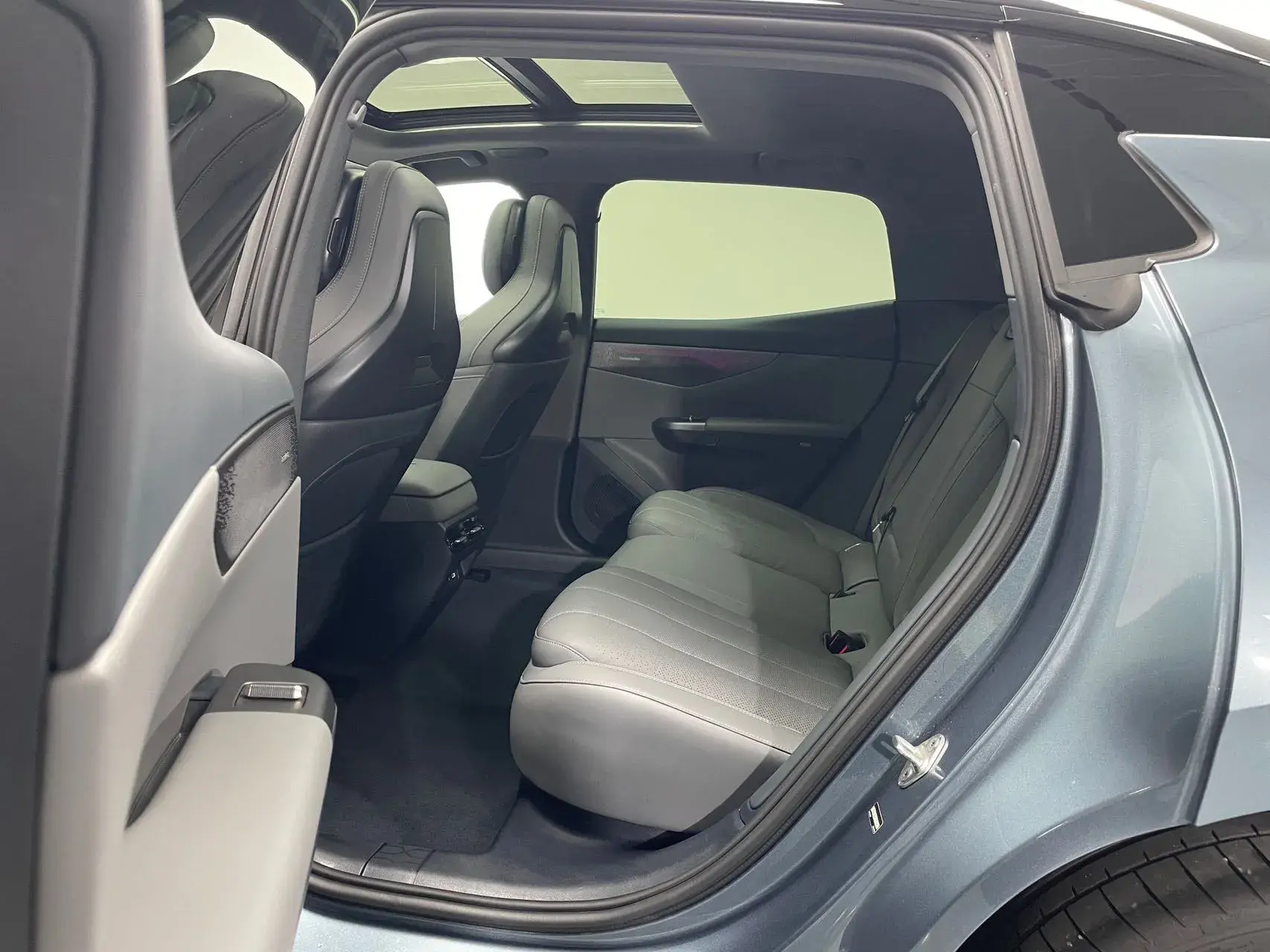 2024 LYNK&CO 07 thumbnail 3