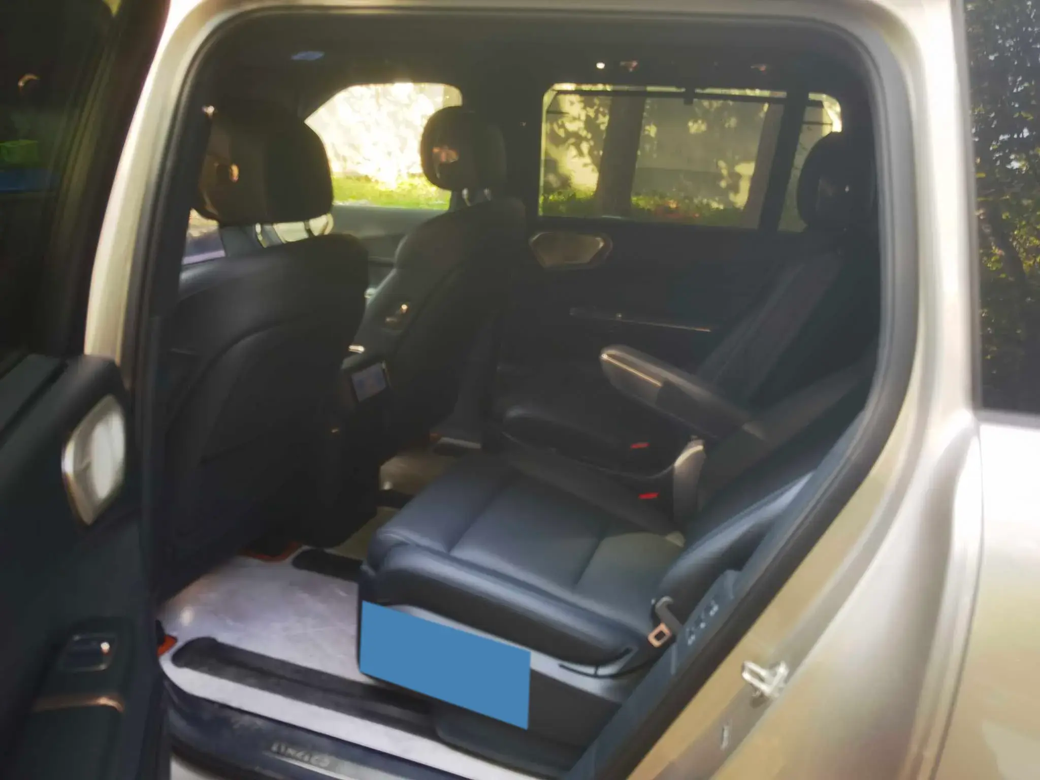 2025 LYNK&CO 900 thumbnail 4