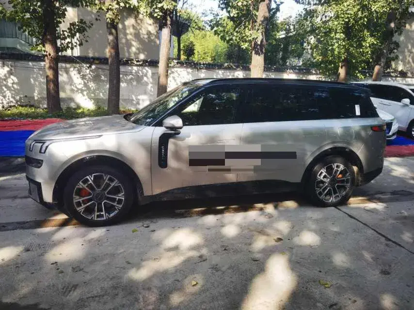 2025 LYNK&CO 900 thumbnail 2