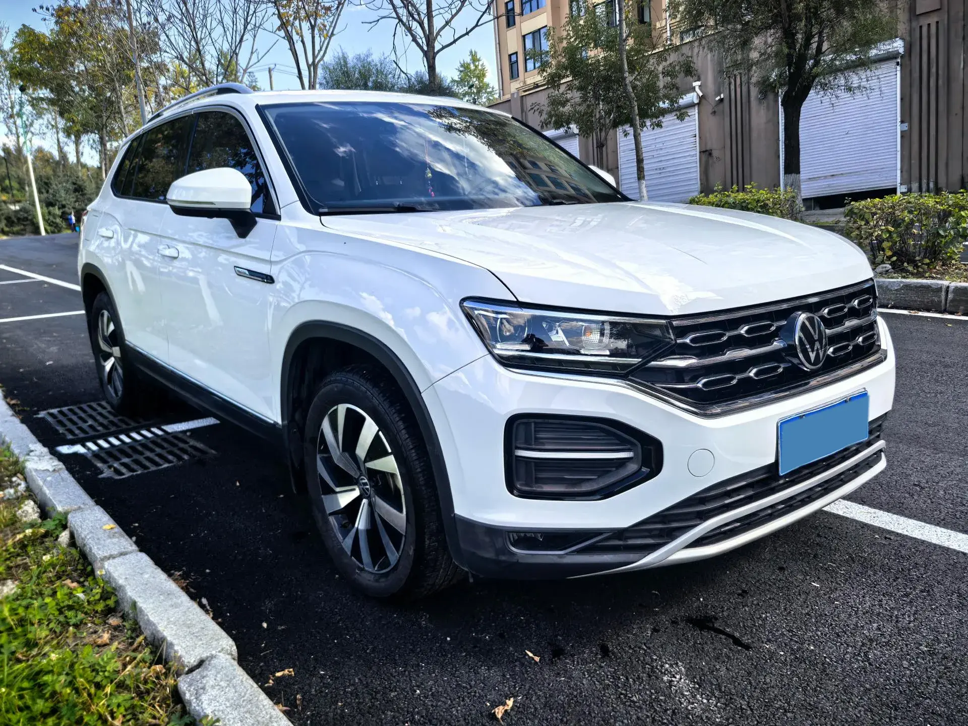 2022 VOLKSWAGEN TAYRON thumbnail 3