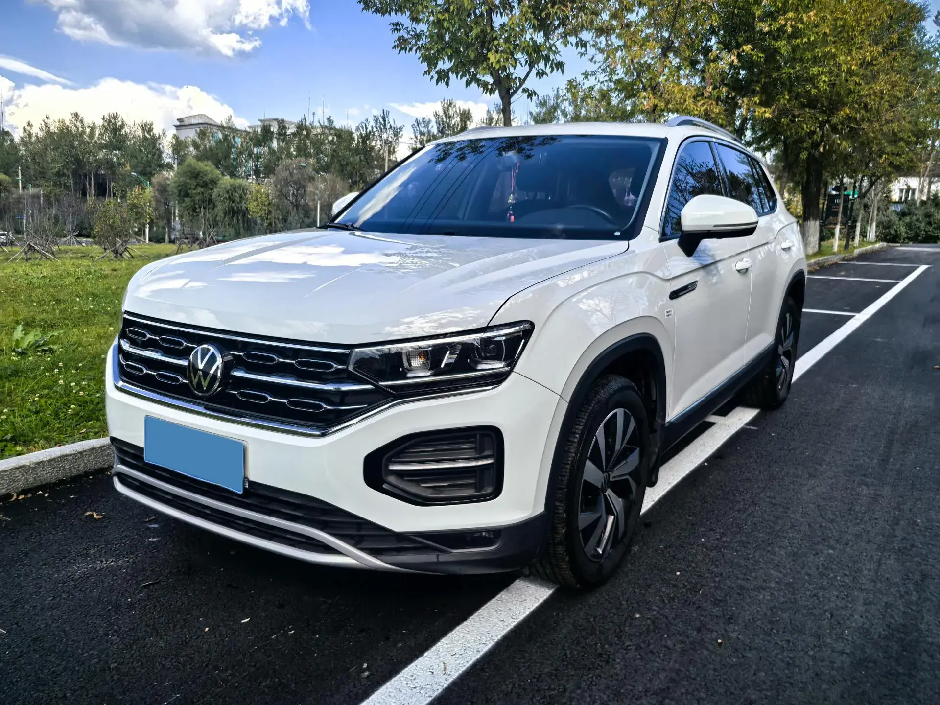 2022 VOLKSWAGEN TAYRON view 1