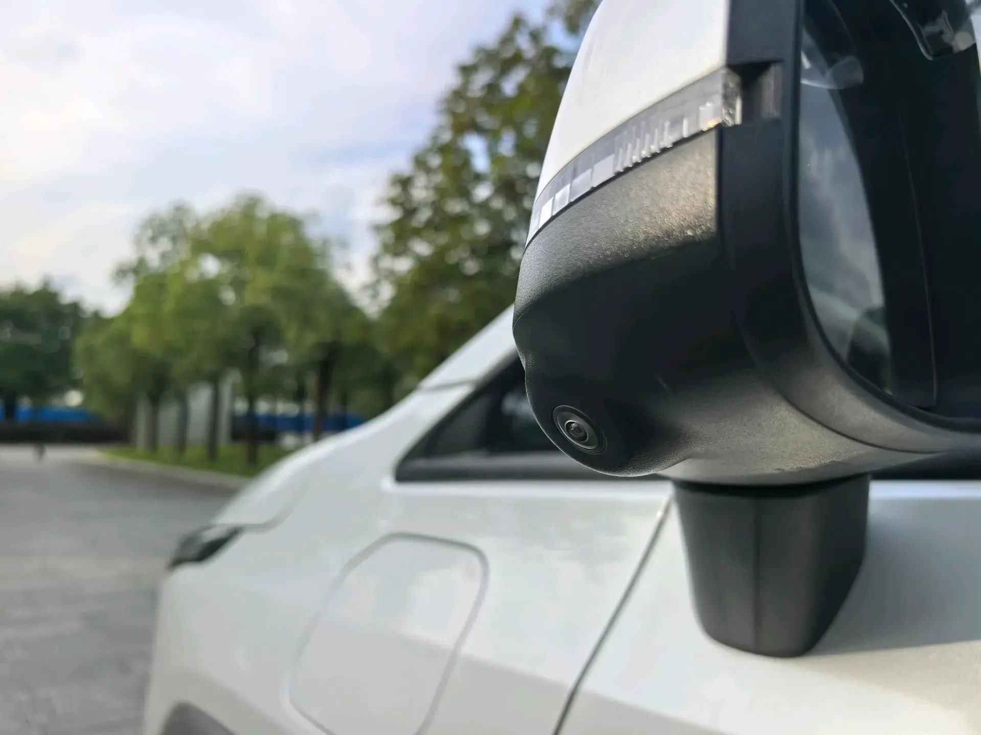 2023 AION Y thumbnail 4