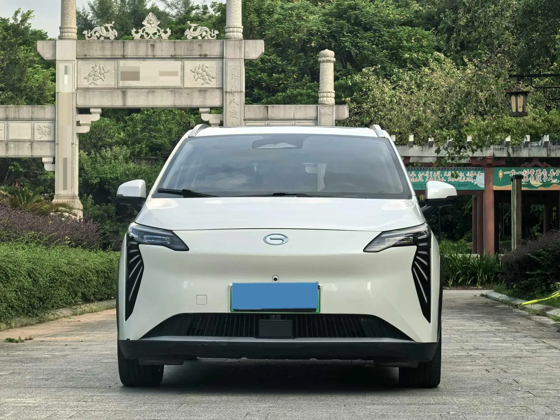 2023 AION Y thumbnail 2