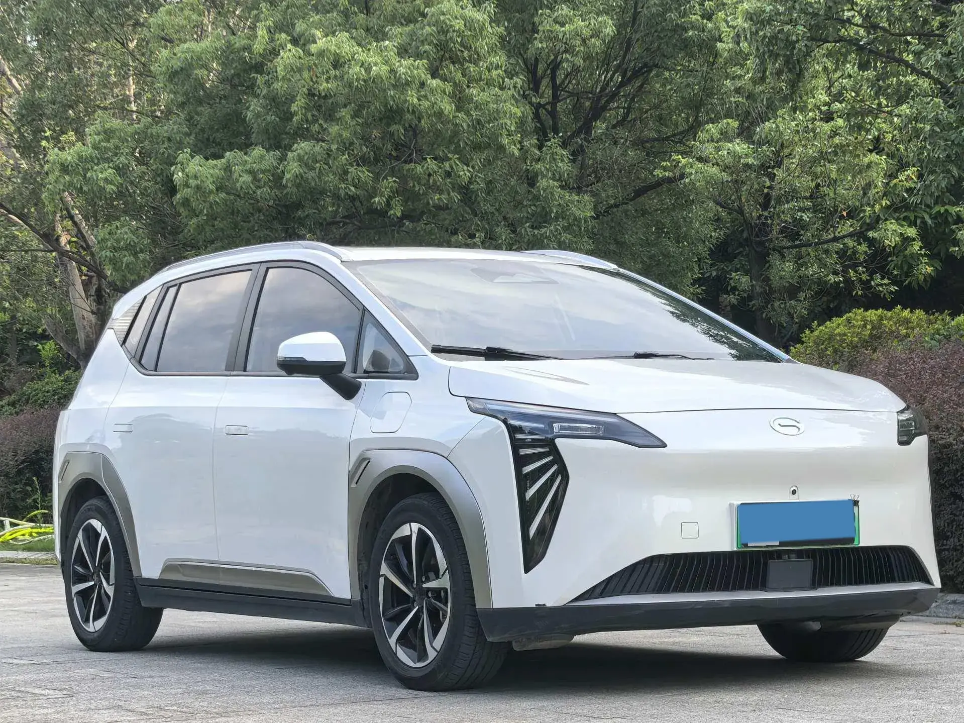 2023 AION Y thumbnail 3