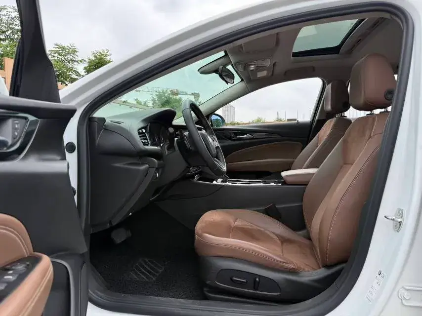 2020 BUICK REGAL thumbnail 3