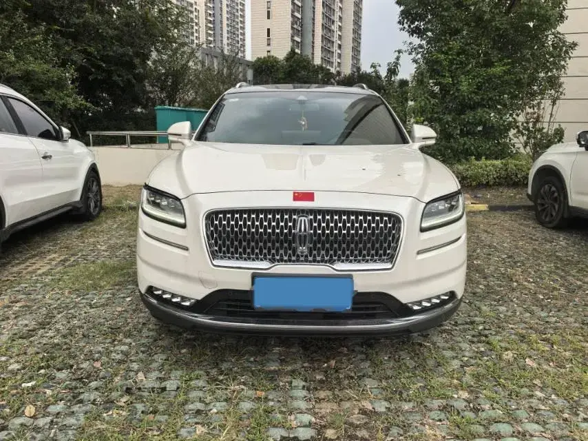 2021 LINCOLN NAUTILUS view 1