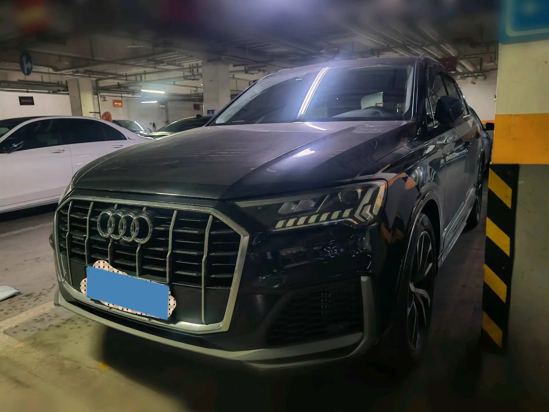 2021 AUDI Q7 view 1