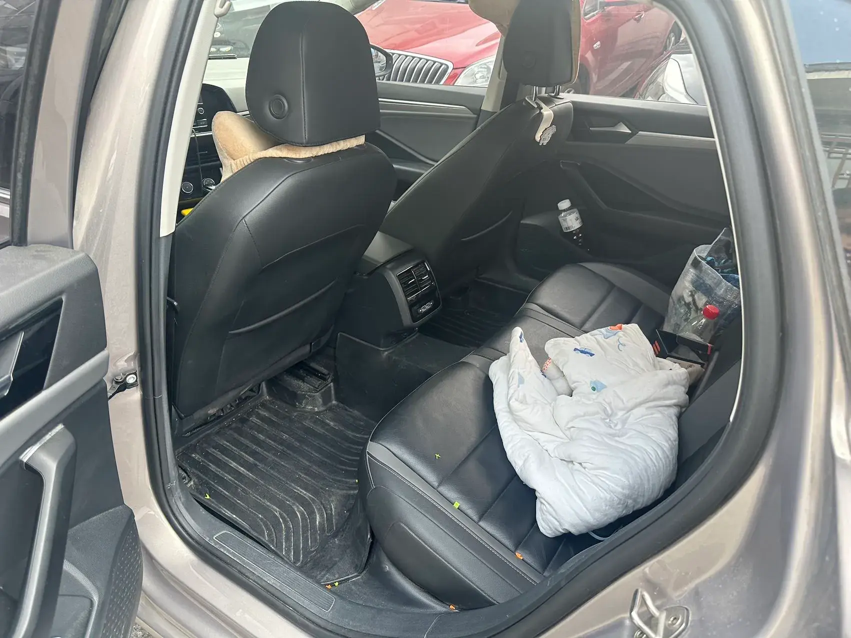 2019 VOLKSWAGEN SAGITAR thumbnail 3