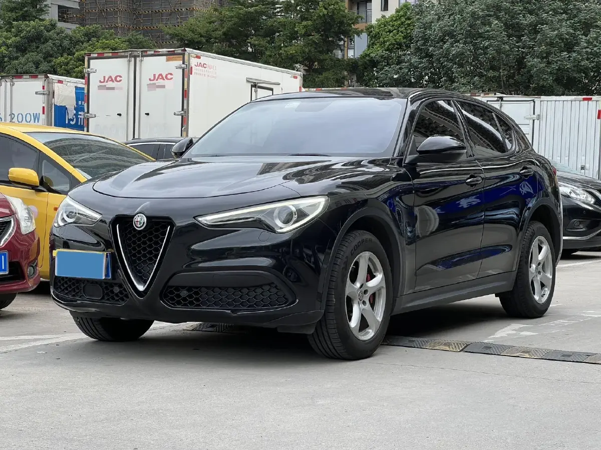 2017 Alfa Romeo Stelvio 2.0T 200HP L4 8AT
