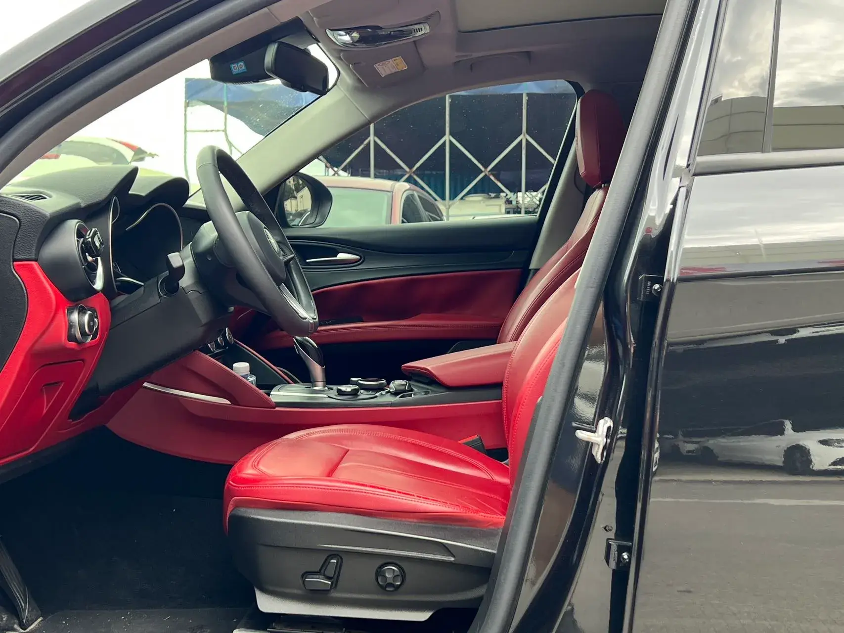 2017 ALFA ROMEO thumbnail 3