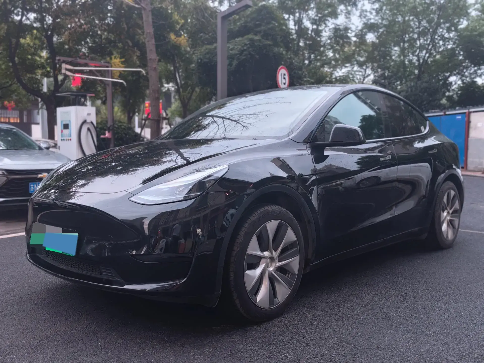 2022 TESLA MODEL view 1