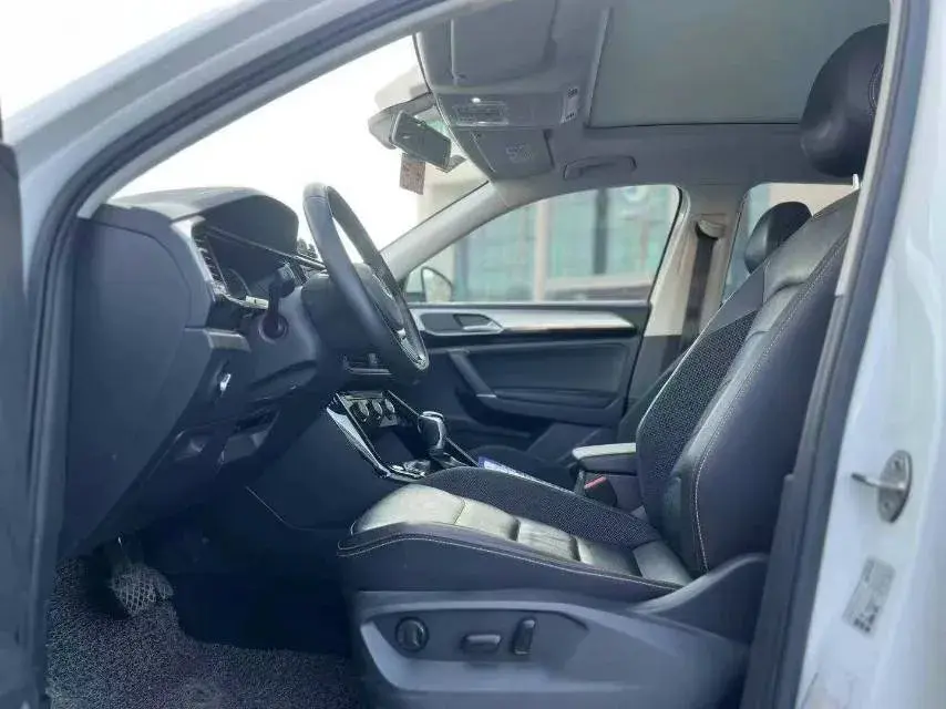 2019 VOLKSWAGEN TAYRON thumbnail 4