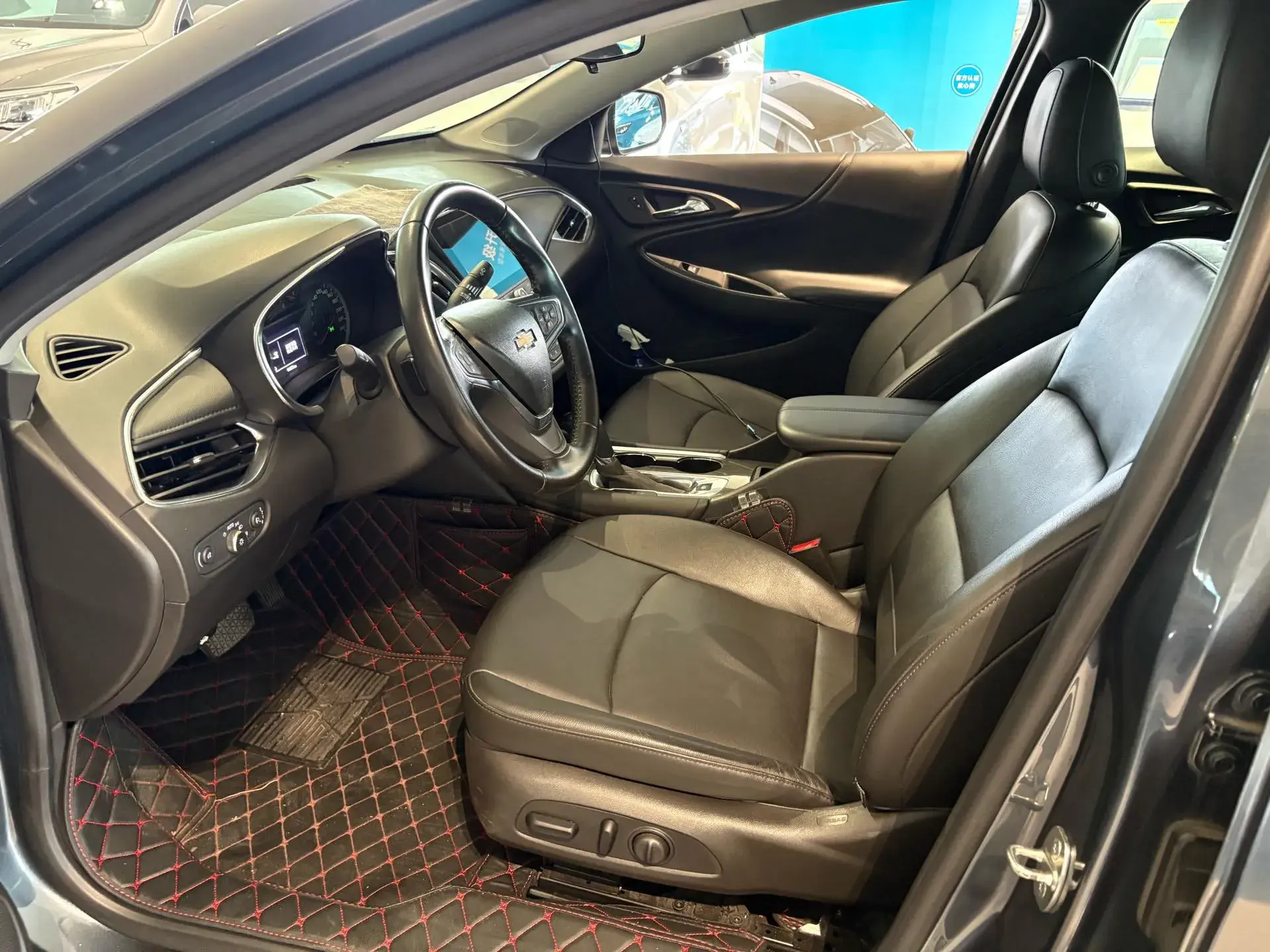 2019 CHEVROLET MALIBU thumbnail 2