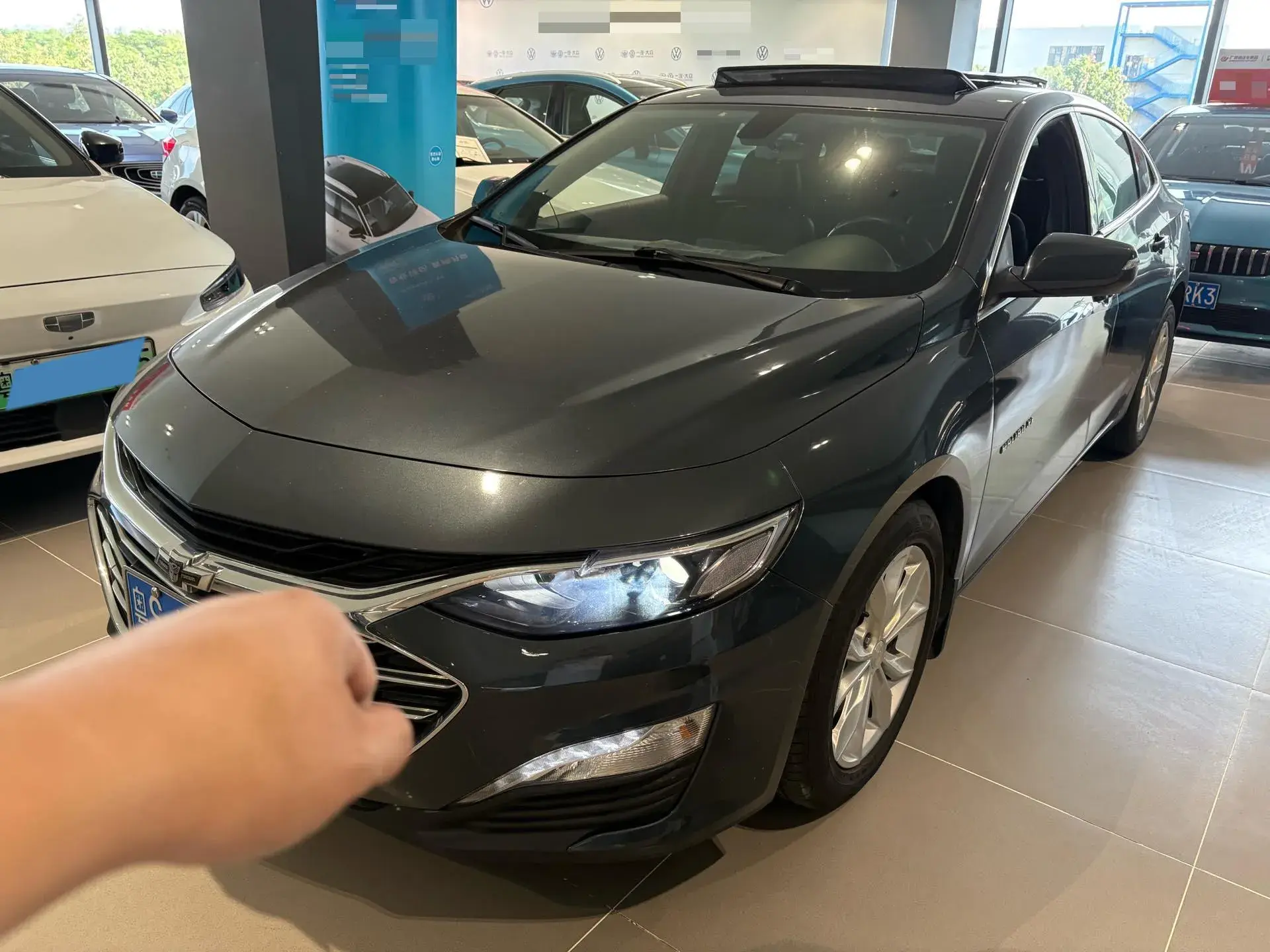 2019 CHEVROLET MALIBU view 1