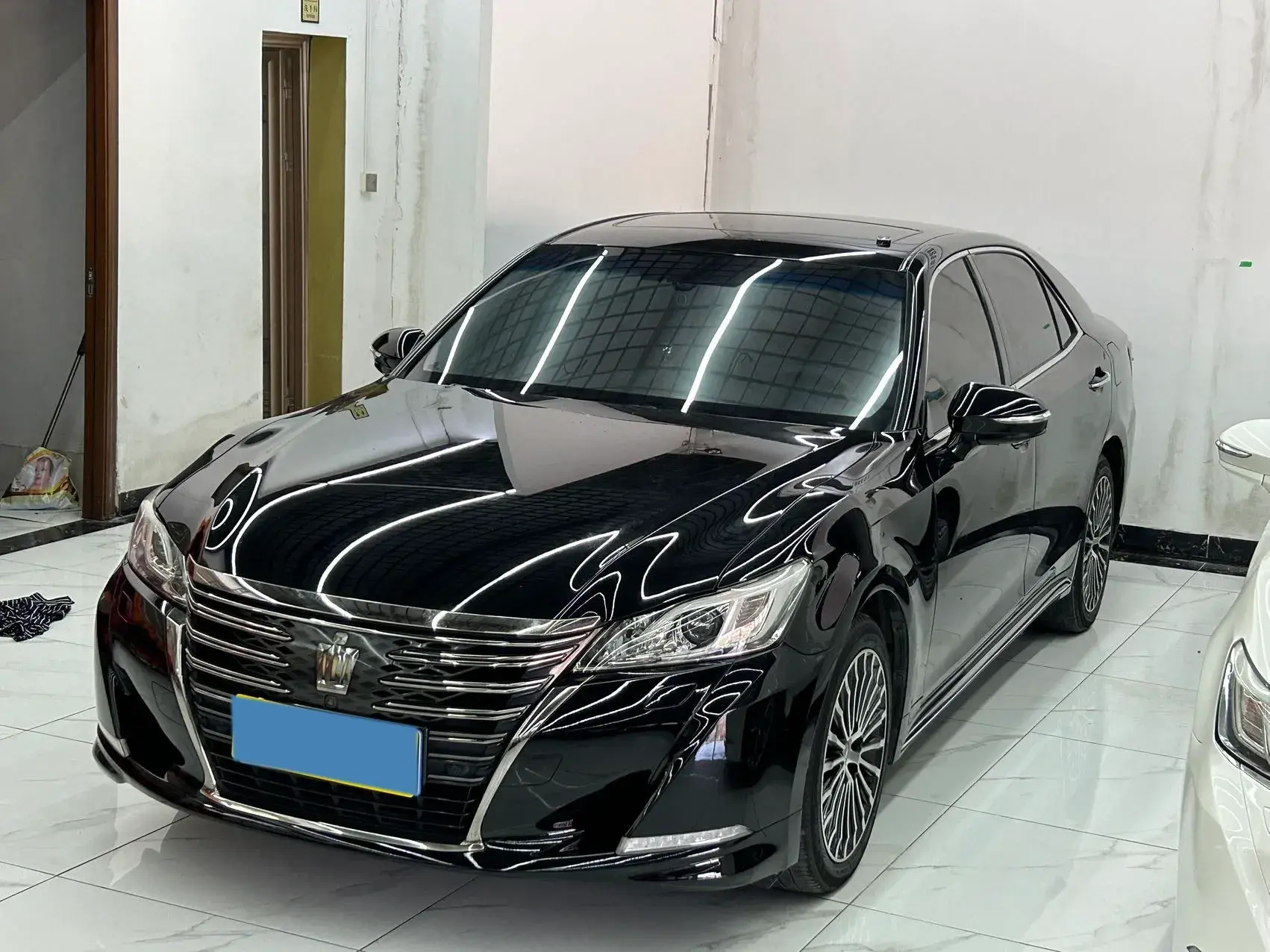 2018 TOYOTA CROWN view 1