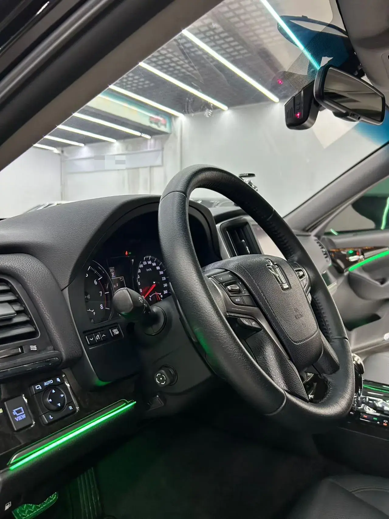 2018 TOYOTA CROWN thumbnail 3