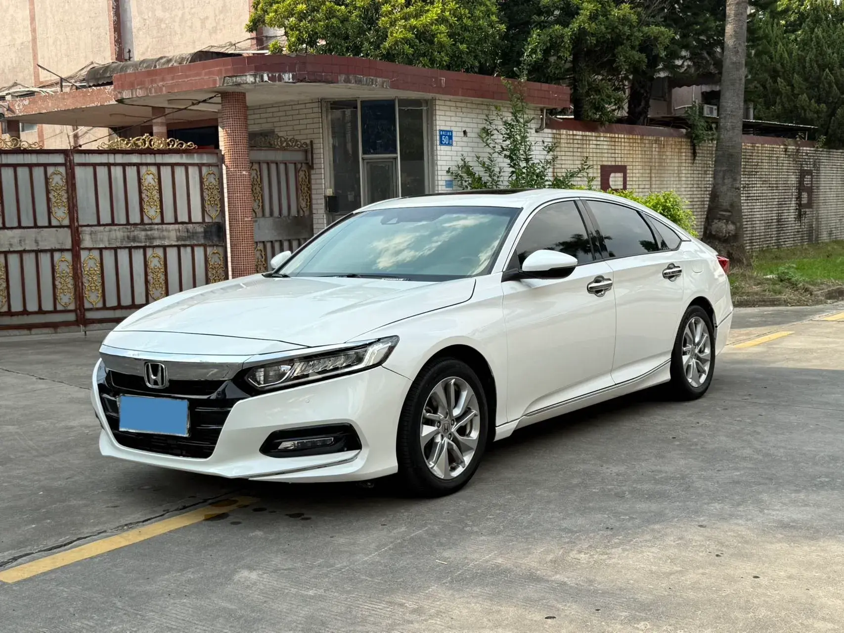 2021 HONDA ACCORD view 1
