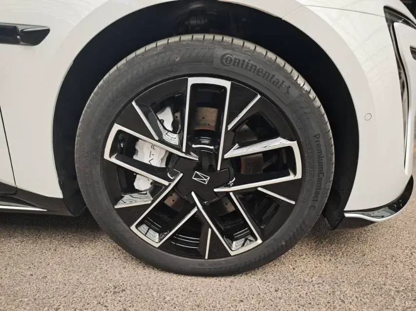 2025 AVATR 06 thumbnail 4