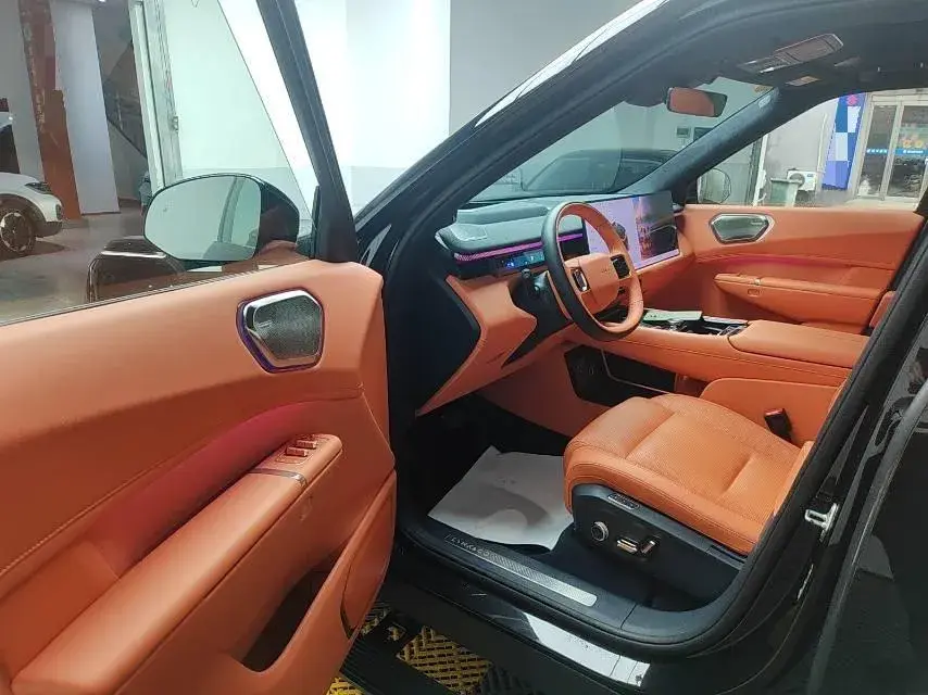 2025 LYNK&CO 900 thumbnail 2