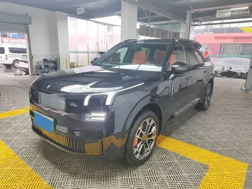 2025 LYNK&CO 900 view 1