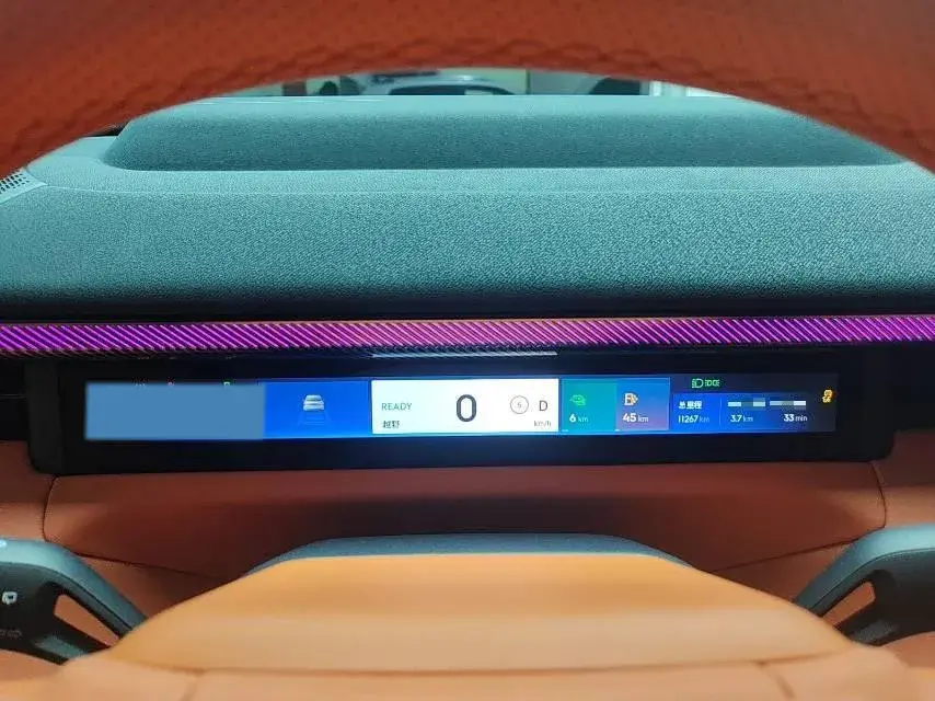 2025 LYNK&CO 900 thumbnail 4