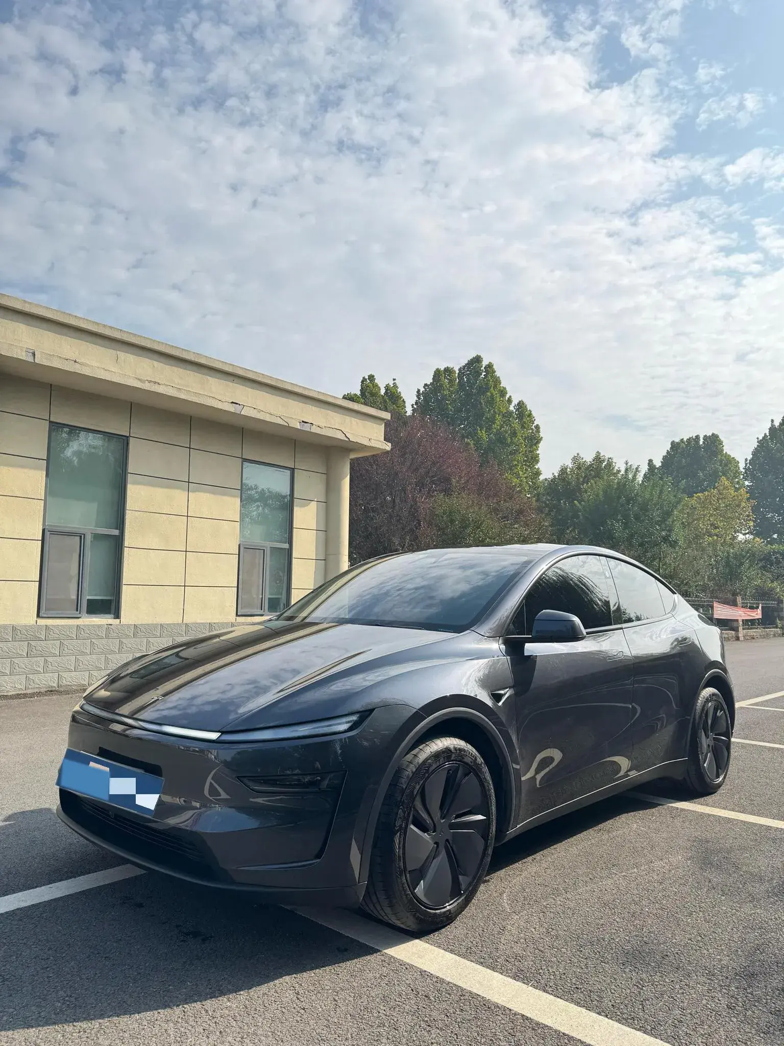 2025 TESLA MODEL view 1