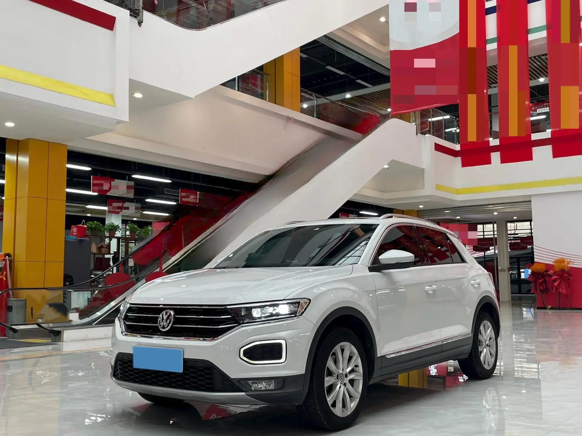 2019 VOLKSWAGEN T-ROC view 1