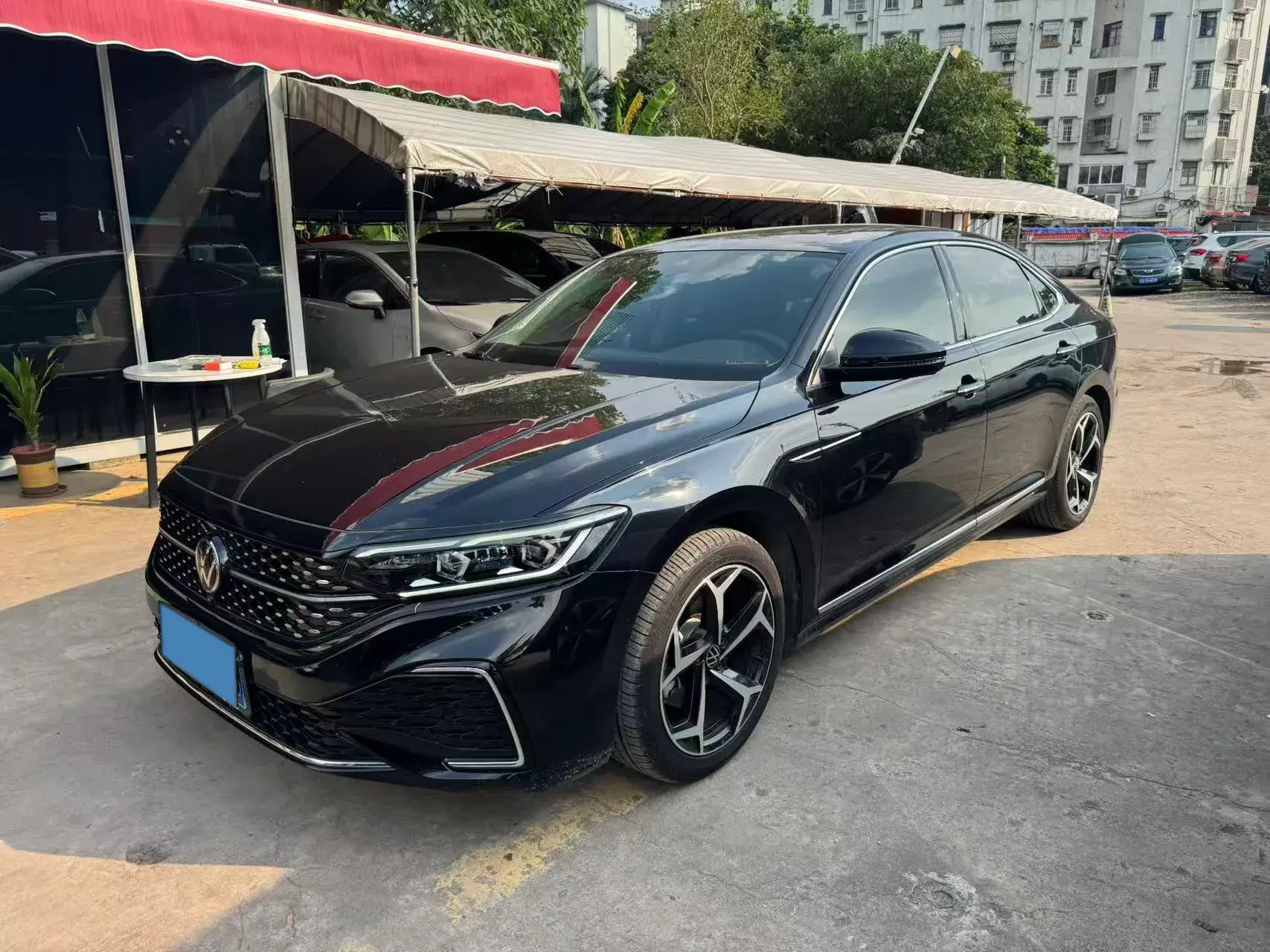 2024 VOLKSWAGEN PASSAT view 1