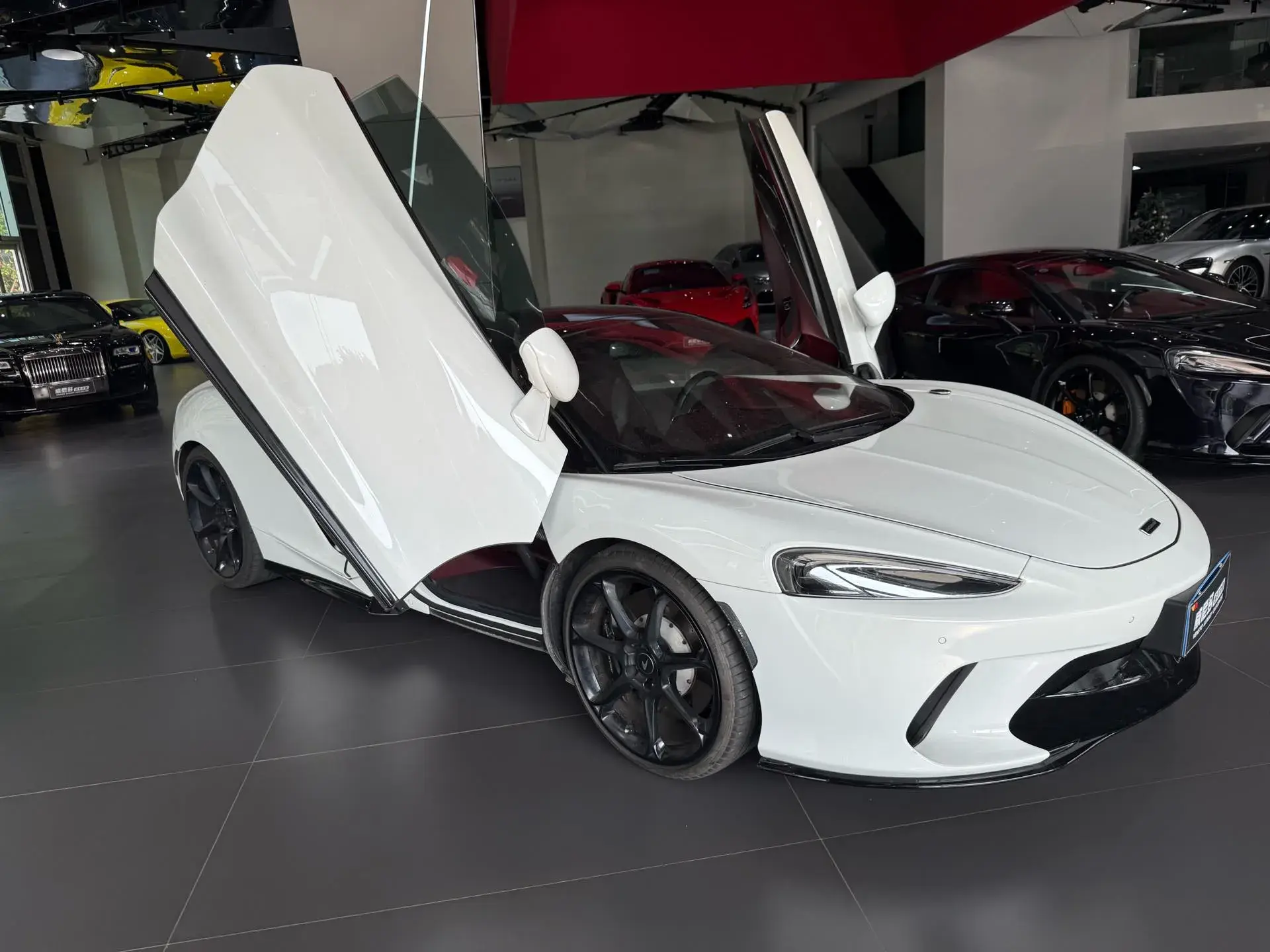 2019 MCLAREN GT thumbnail 3