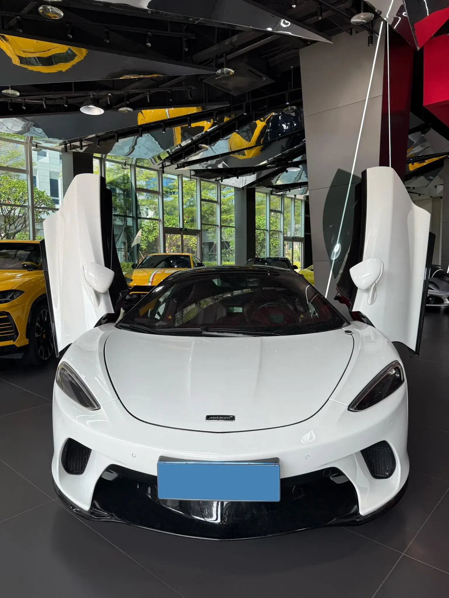 2019 MCLAREN GT thumbnail 2