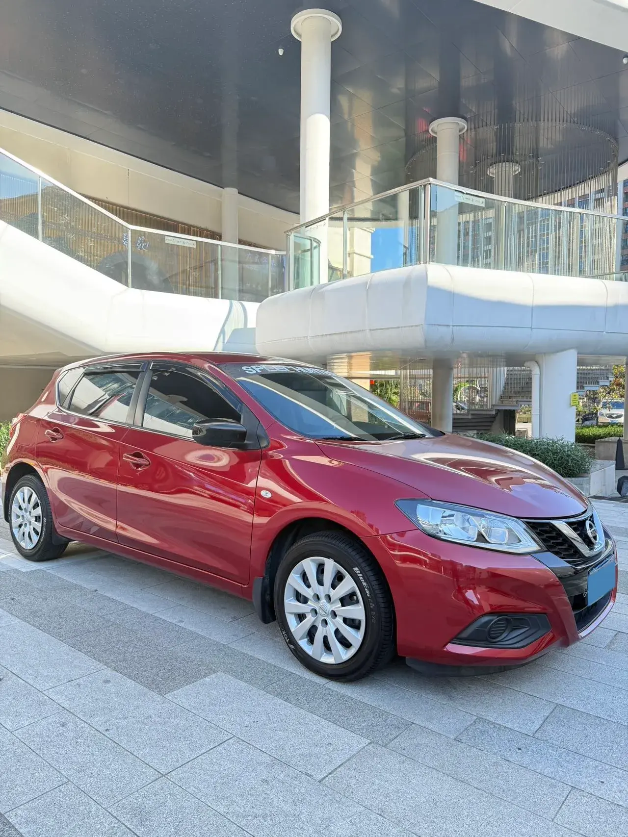 2020 NISSAN TIIDA thumbnail 3