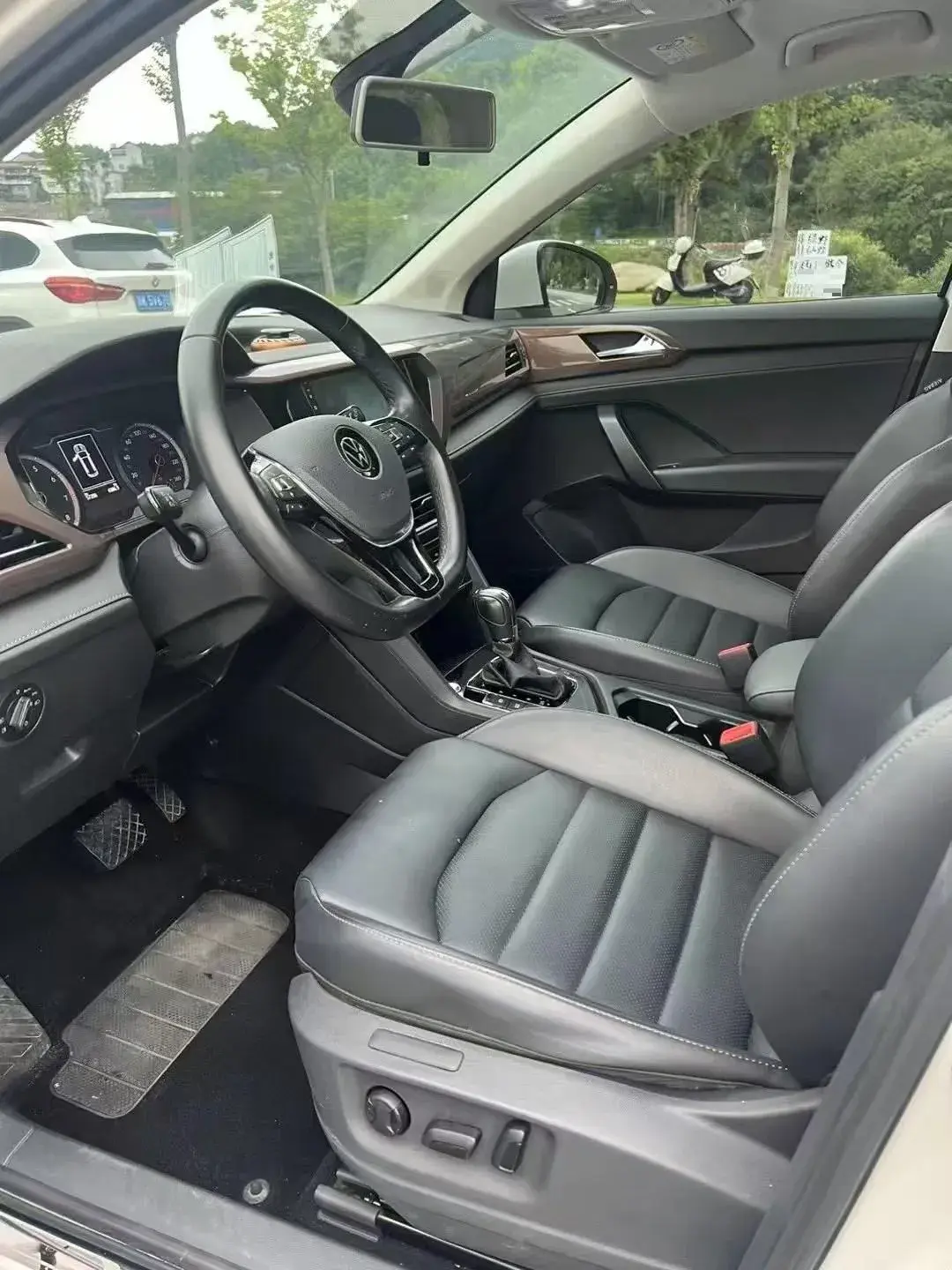 2021 VOLKSWAGEN THARU thumbnail 3