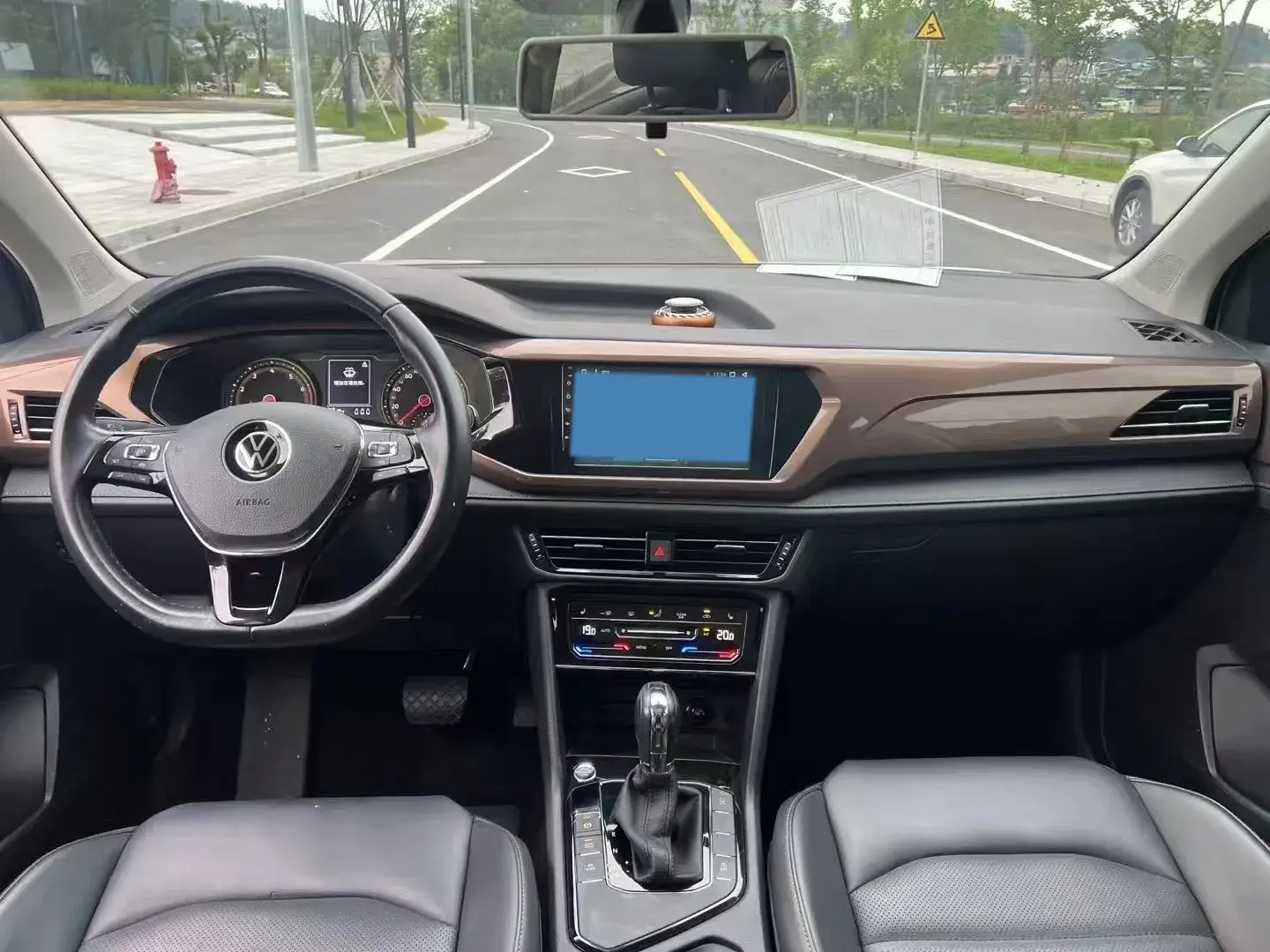 2021 VOLKSWAGEN THARU thumbnail 4