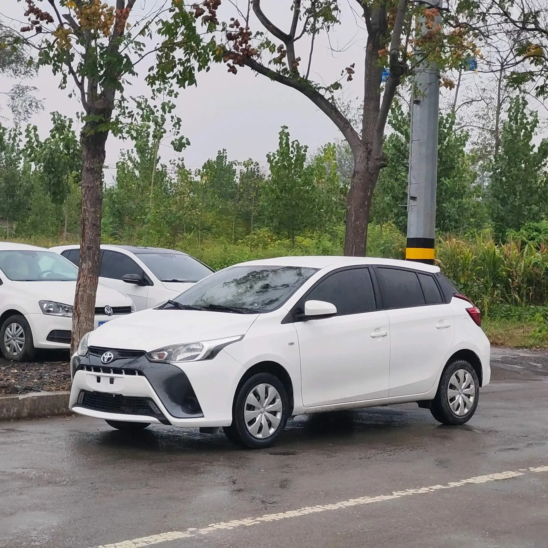 2019 TOYOTA YARIS view 1