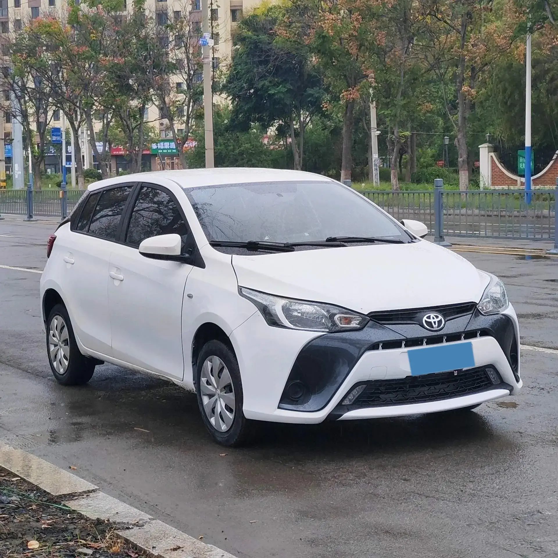 2019 TOYOTA YARIS thumbnail 2