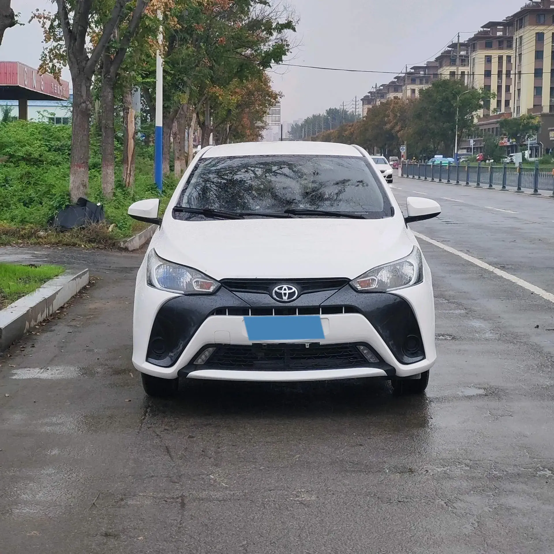 2019 TOYOTA YARIS thumbnail 3