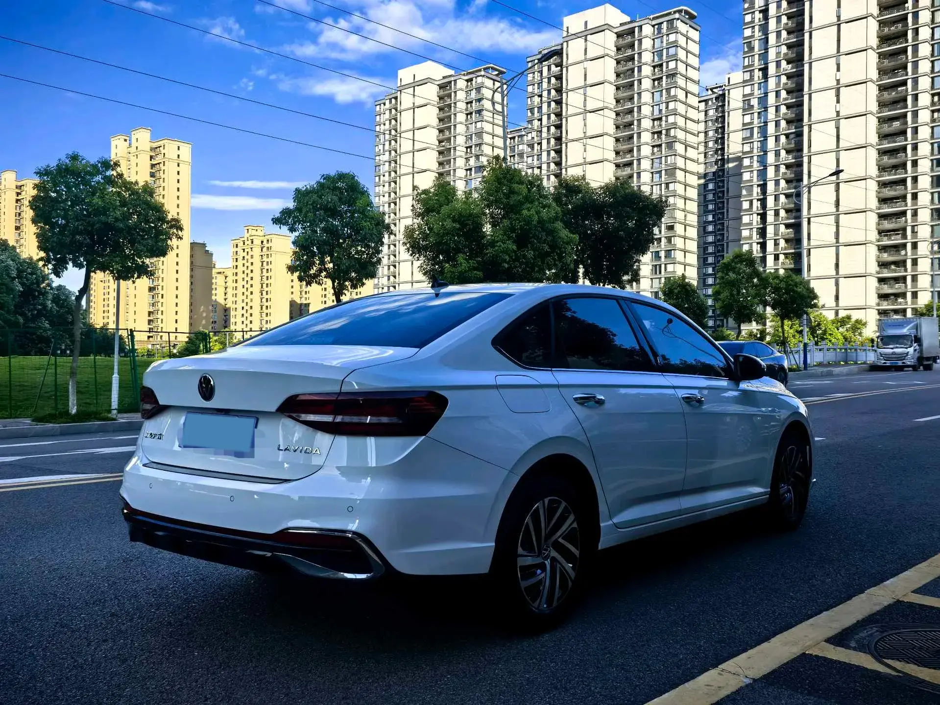 2023 VOLKSWAGEN LAVIDA thumbnail 4