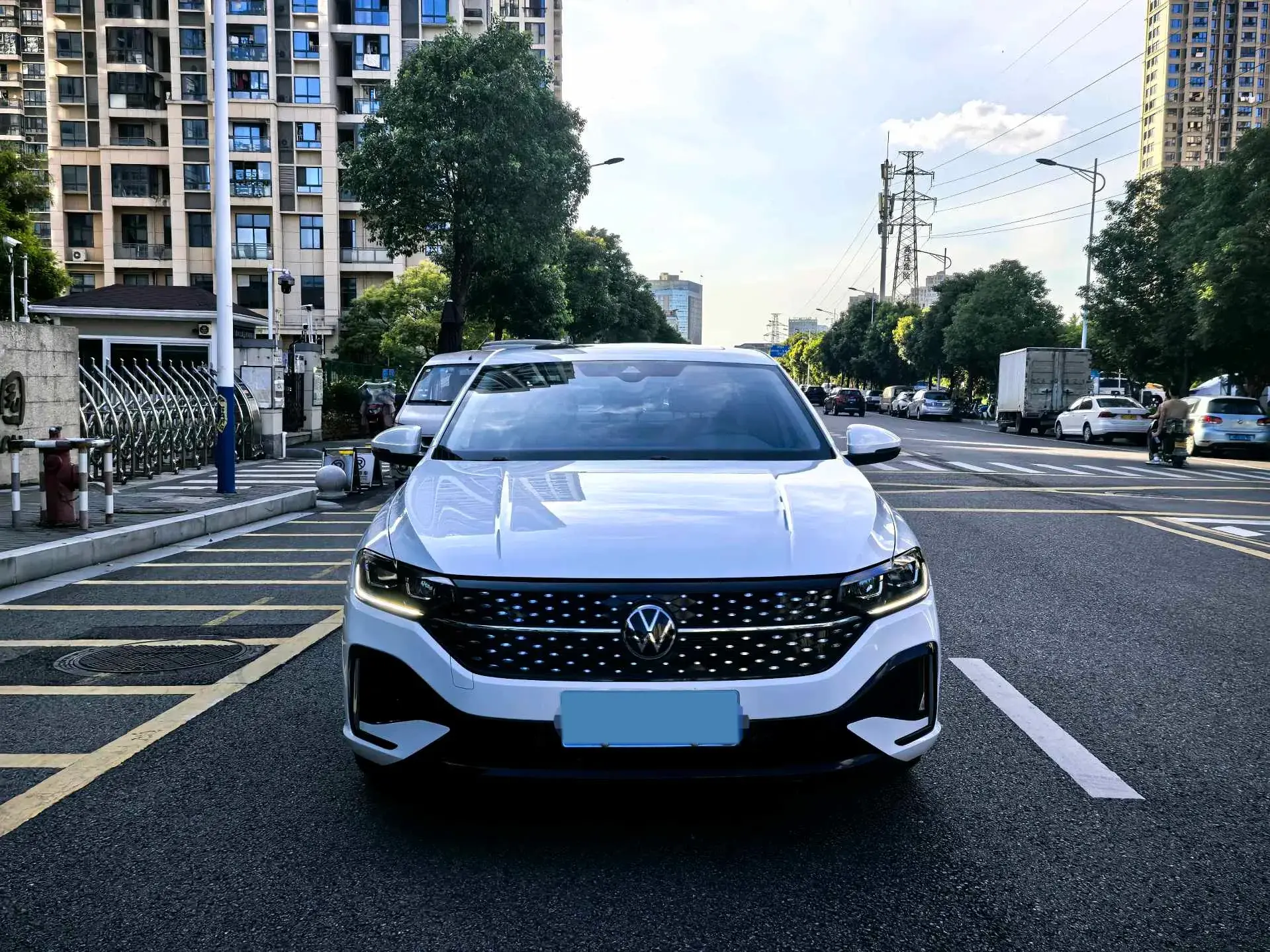 2023 VOLKSWAGEN LAVIDA thumbnail 2