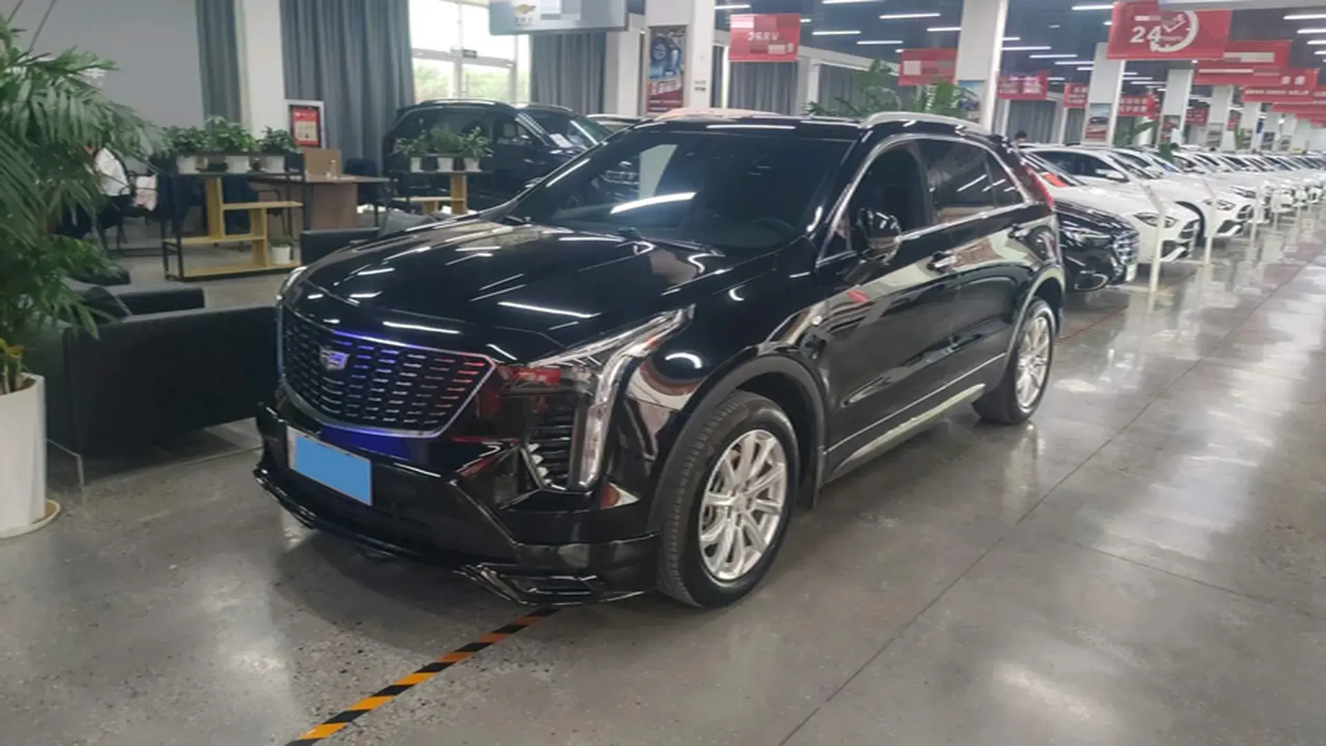 2021 CADILLAC XT4 view 1