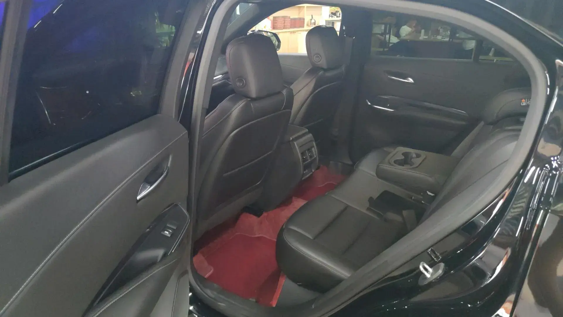 2021 CADILLAC XT4 thumbnail 4