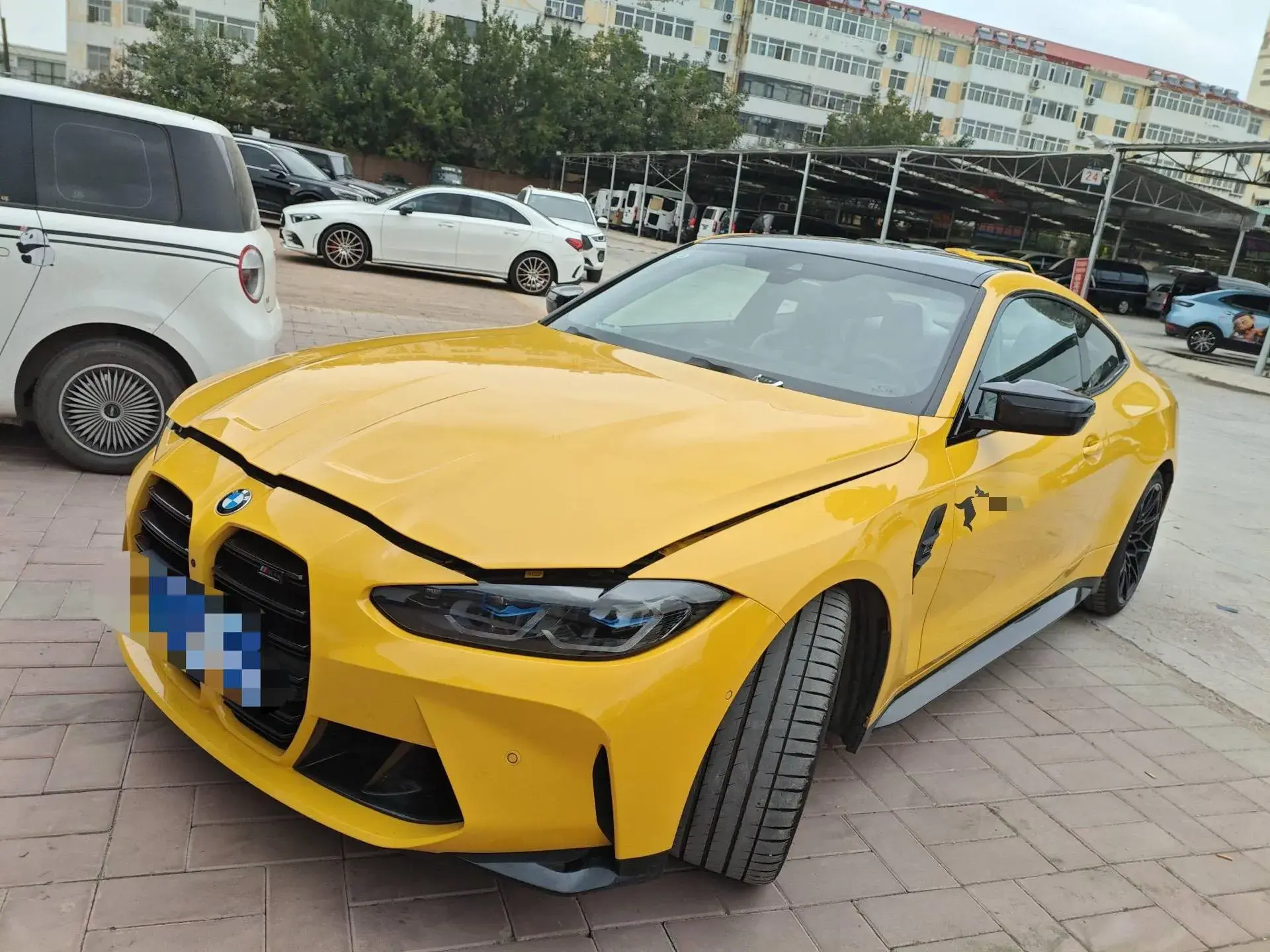 2023 BMW M4 view 1