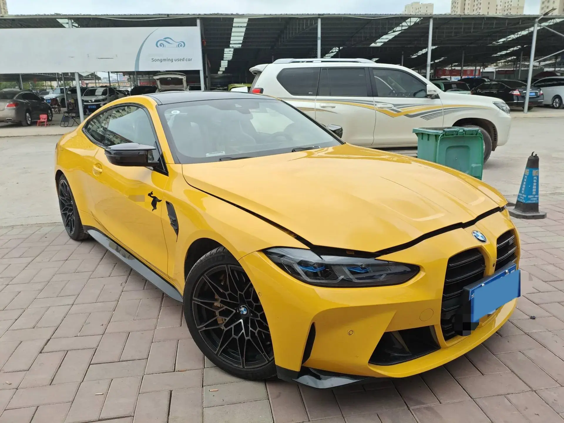 2023 BMW M4 thumbnail 3