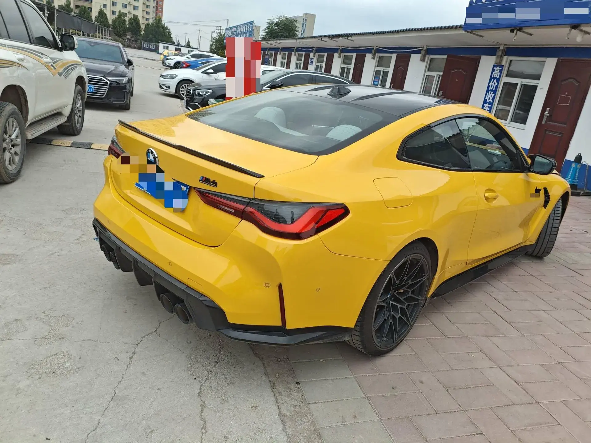 2023 BMW M4 thumbnail 2