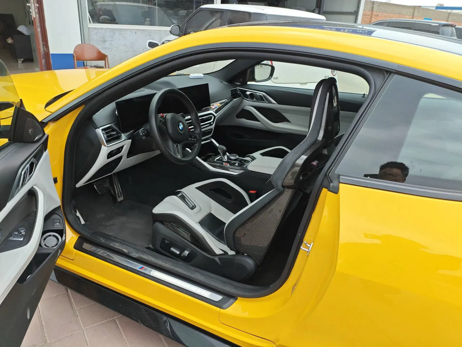 2023 BMW M4 thumbnail 4