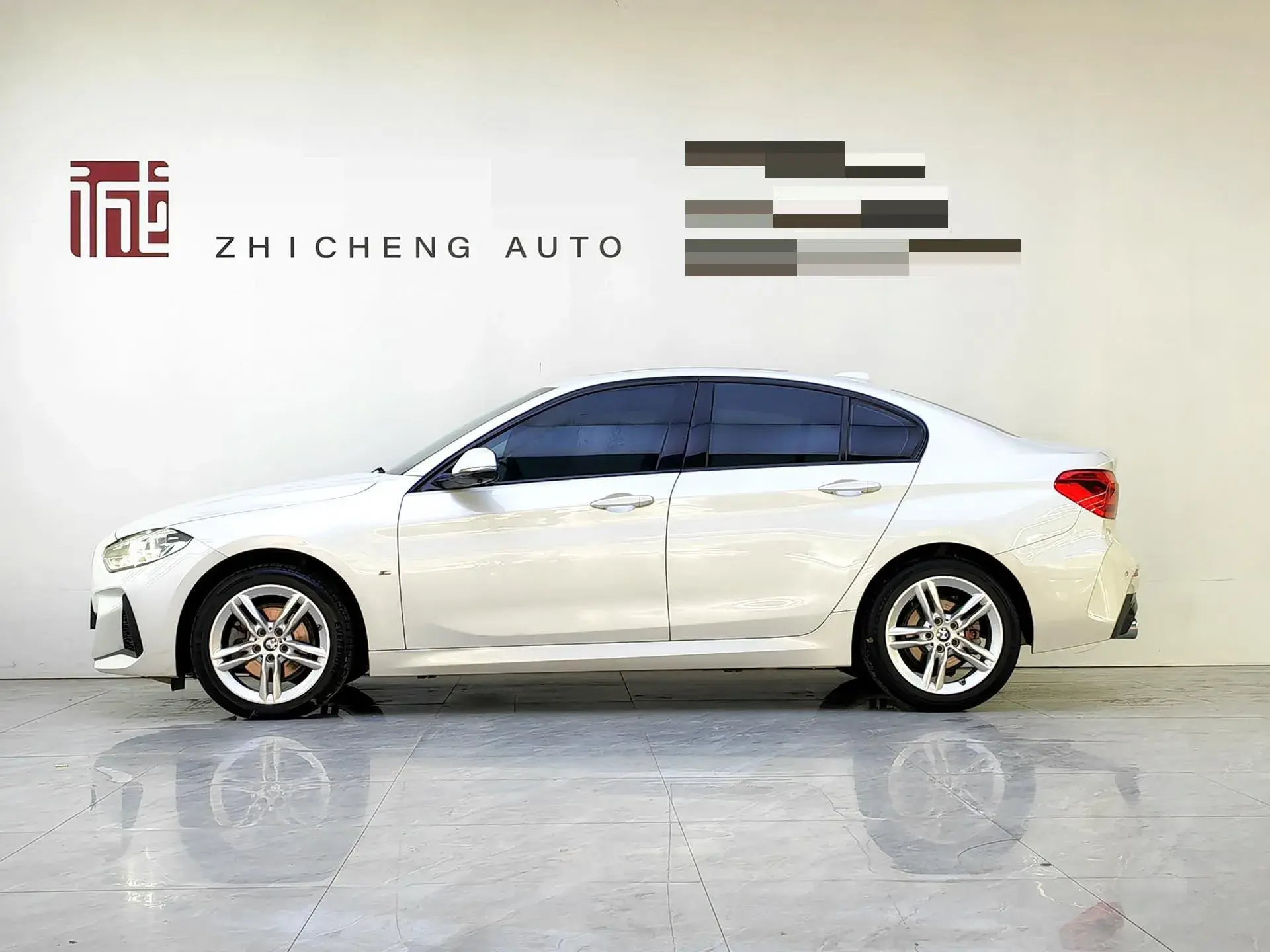 2020 BMW 1 thumbnail 3