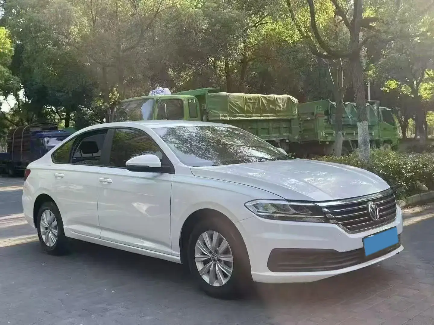 2019 VOLKSWAGEN LAVIDA thumbnail 3