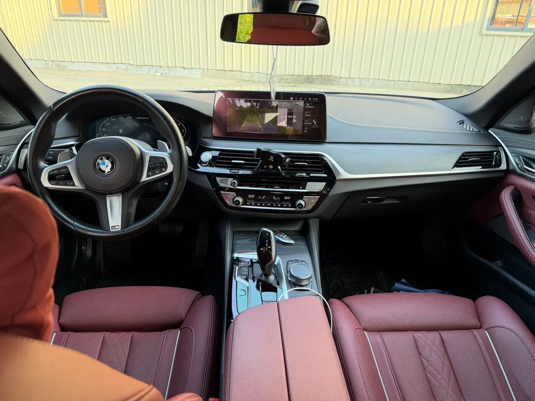 2021 BMW 5 thumbnail 4